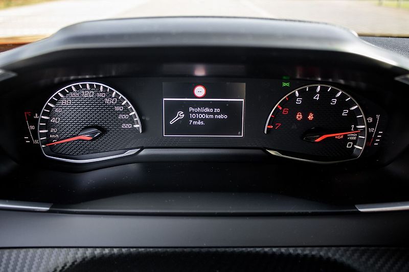 Peugeot 2008 - fotka 16 z 36