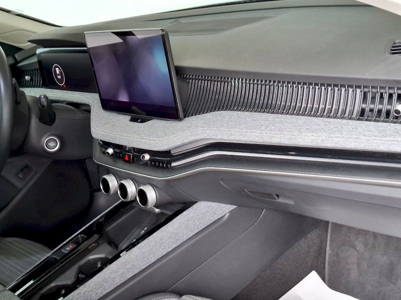 Škoda Superb (2024) SELECTION TD 110/2.0 A7F - fotka 11 z 30