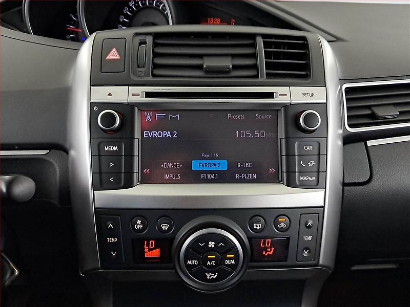 Toyota Verso (2013) 2.0 D-4D, 7 míst, Navi - fotka 12 z 19