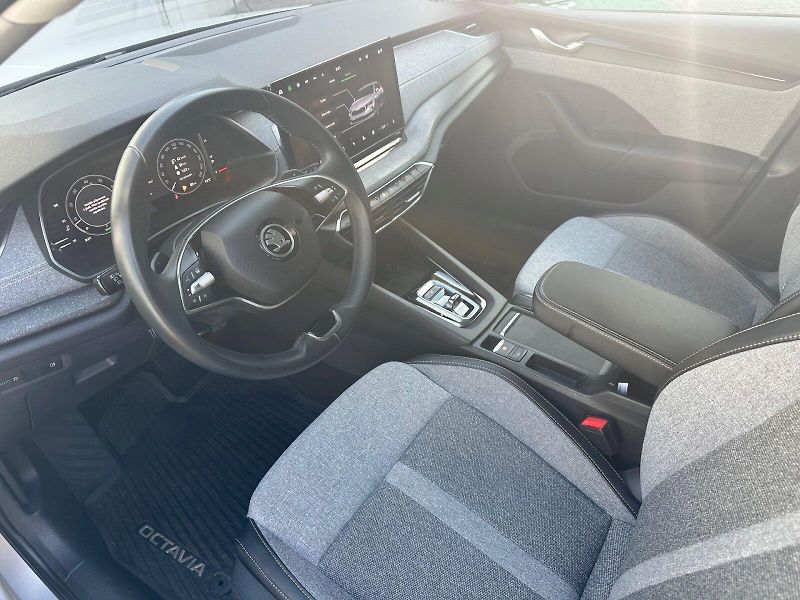 Škoda Octavia (2024) 1.5 TSI 110kW MHEV Top Selecti - fotka 6 z 24