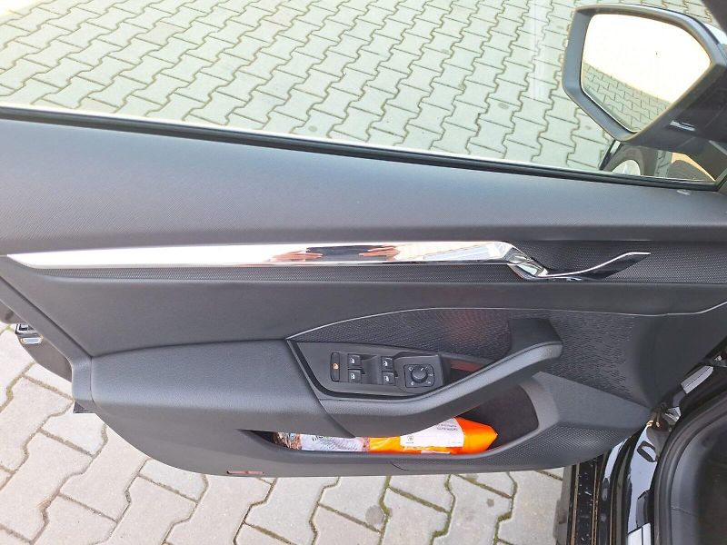 Škoda Octavia (2023) COMBI / 2.0 TDI / 85 kW / 6MP - fotka 28 z 33