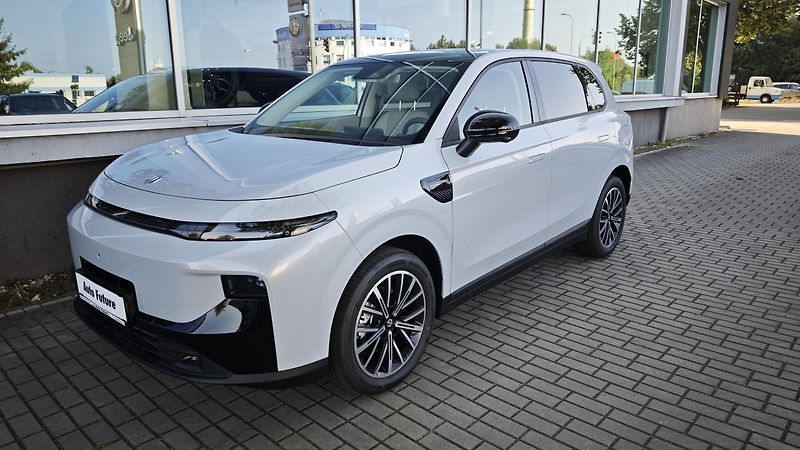 Leapmotor B10 (2026)  Design 1,5 EV hybrid  - fotka 11 z 39