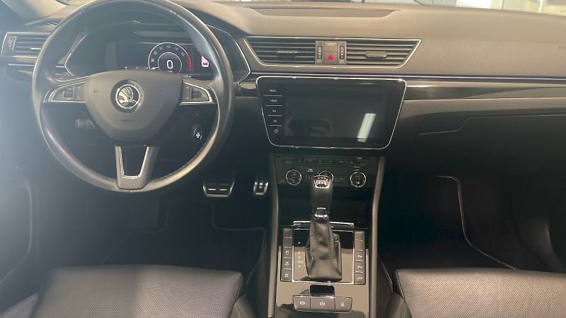 Škoda Superb (2019) kombi Laurin&Klement 2.0TDI  2 - fotka 5 z 34