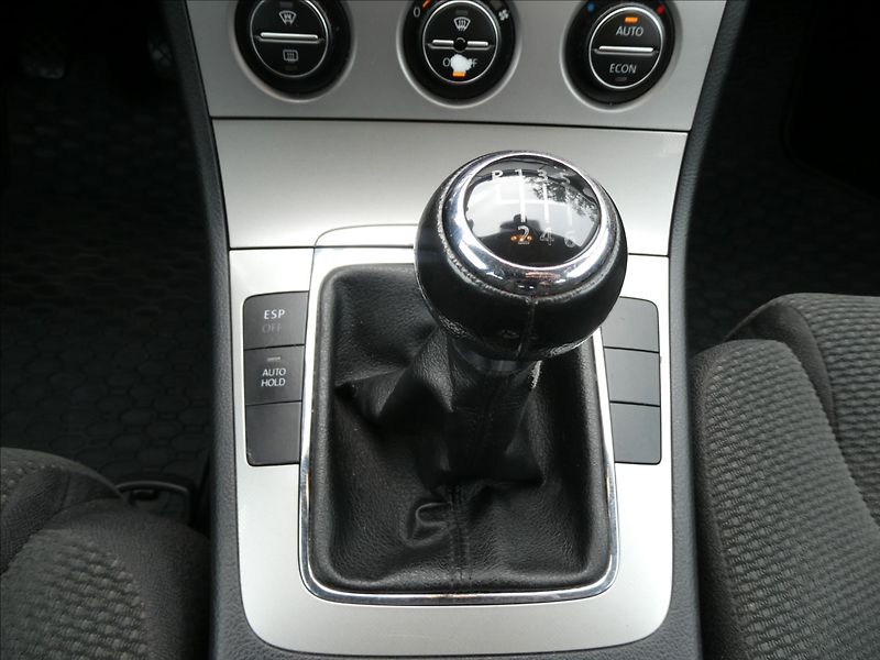 Volkswagen Passat 2,0 TDi 103kW Comfort,NAVI,TZ - fotka 24 z 38