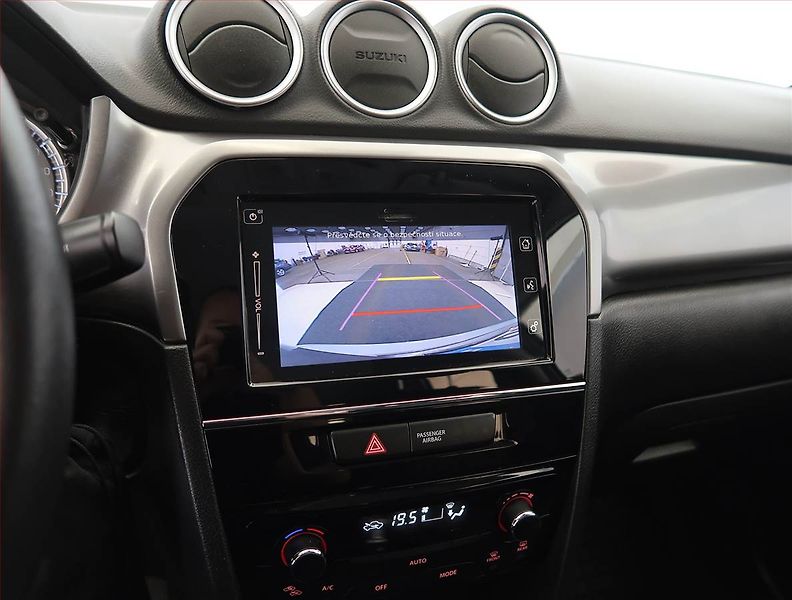 Suzuki Vitara (2019) Premium 1.4 BoosterJet, 4X4 - fotka 15 z 21