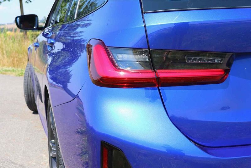 BMW 320i