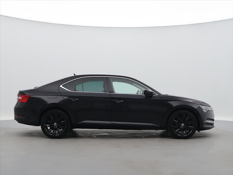 Škoda Superb 2,0 TDI DSG 4x4 CZ Style DPH - fotka 8 z 34