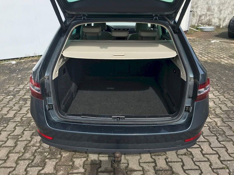 Škoda Superb (2019) Combi  L&K 4x4 2,0 TDI DSG - fotka 27 z 29