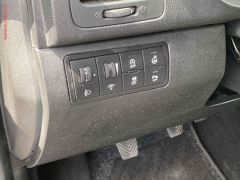 Hyundai ix20 (2018) 1.6i, Klima - fotka 12 z 16