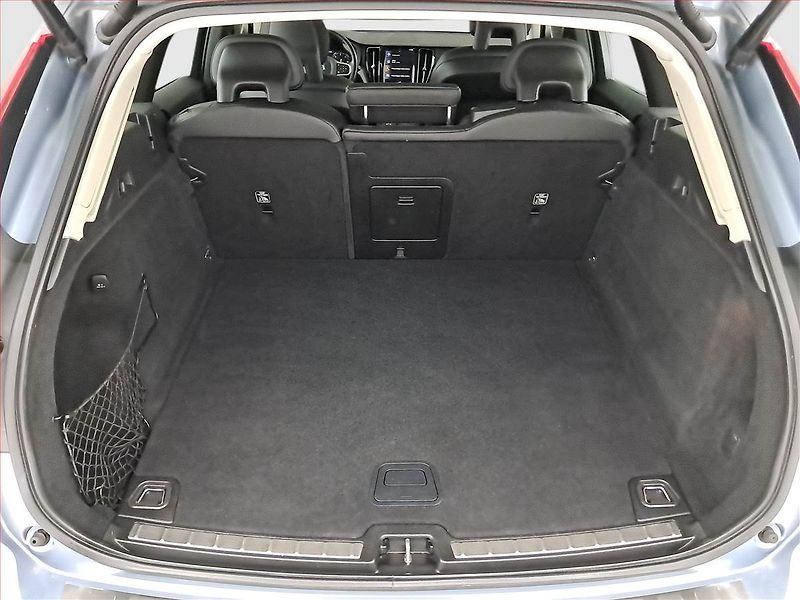 Volvo XC60 (2018) D4 AWD - fotka 14 z 21