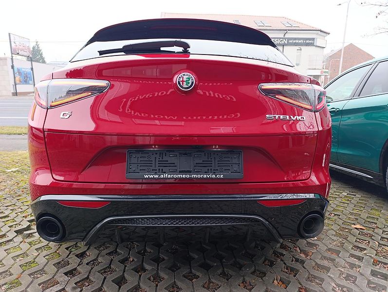 Alfa Romeo Stelvio Veloce 2,0 Turbo 280k AWD - fotka 7 z 32