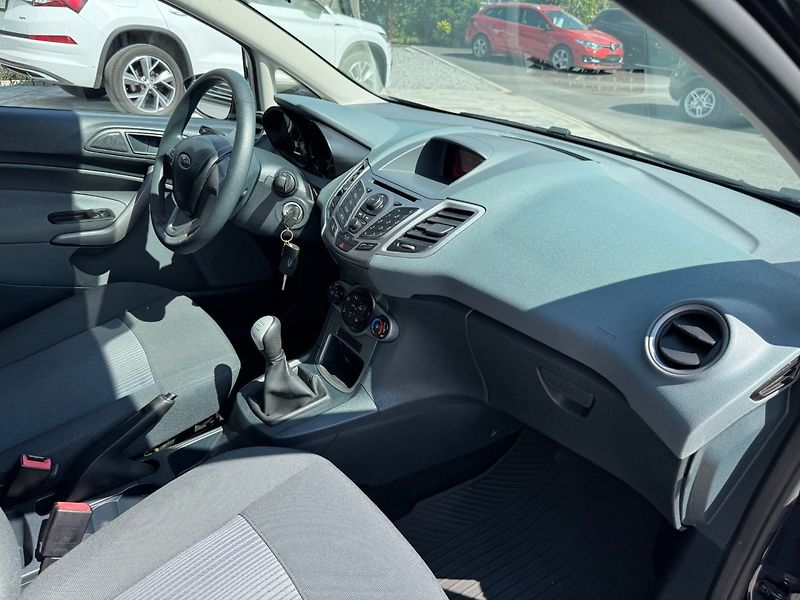 Ford Fiesta (2011) 1.25i 44kW - fotka 28 z 31