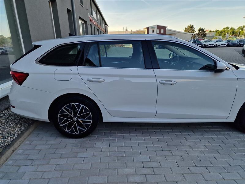 Škoda Octavia 2.0 TDI Style Combi,ČR,1.Maj. - fotka 42 z 49
