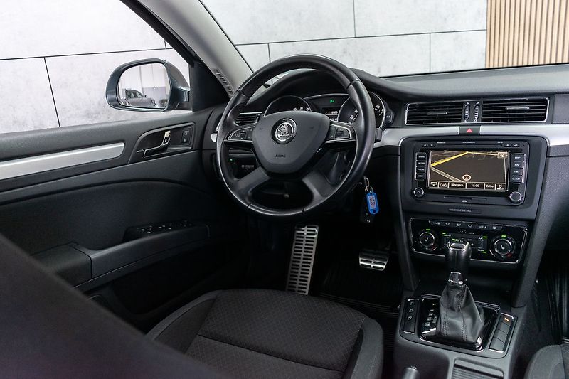 Škoda Superb 2.0 TDI DSG AMBITION BUSINESS - fotka 8 z 32