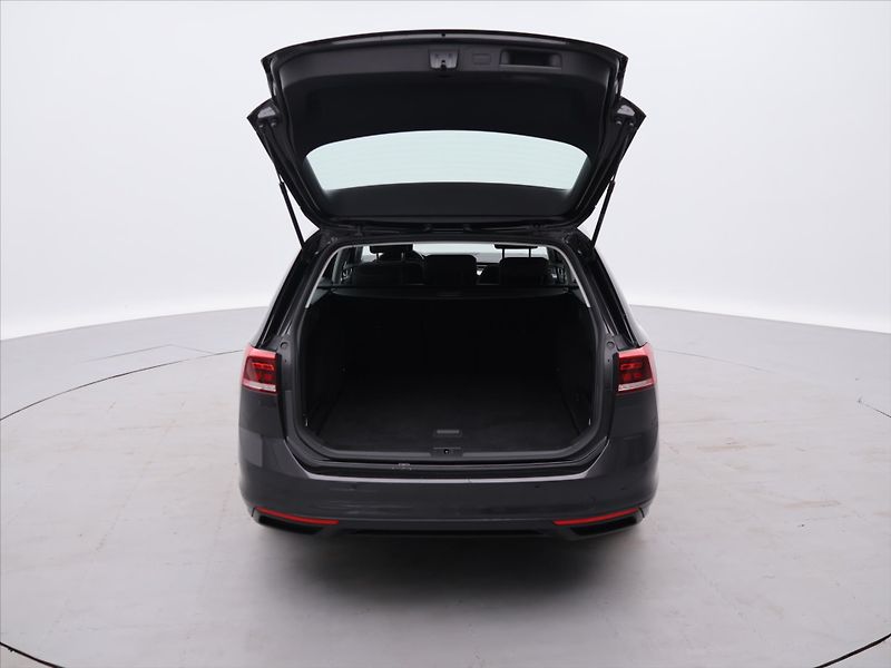 Volkswagen Passat 1,5 TSI 110 kW Business DPH CZ - fotka 9 z 26