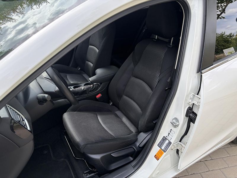 Mazda 3 2.0 Sports-Line - fotka 21 z 31