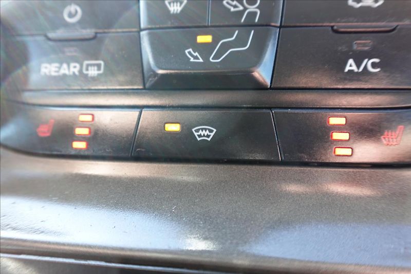 Ford Transit 2,0 TDCi  L3H2 8MÍST BUS KLIMA - fotka 36 z 40