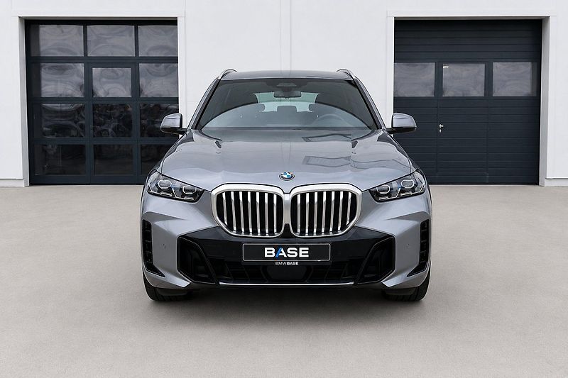 BMW X5 xDrive30d M-Sport - fotka 2 z 34