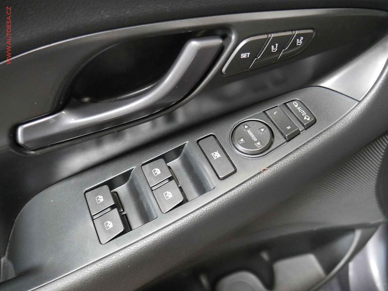 Hyundai i30 (2018) 2.0T-GDi, 1.maj, LED, navi - fotka 19 z 20