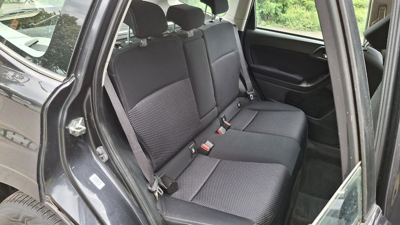 Subaru Forester 2.0 benzin 110 kw 4x4 - fotka 29 z 43