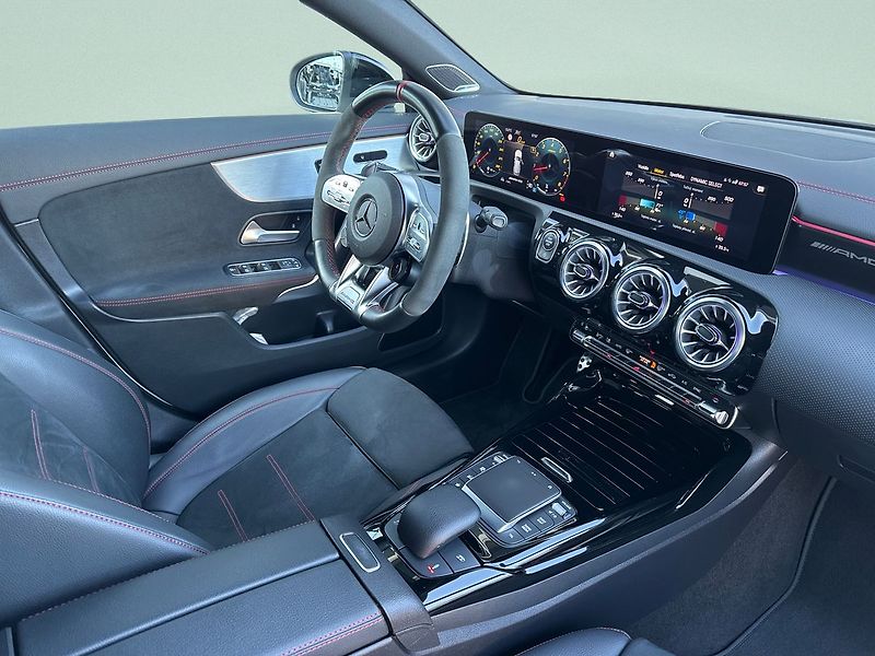 Mercedes-Benz CLA 45 S 4MATIC+ - fotka 13 z 27