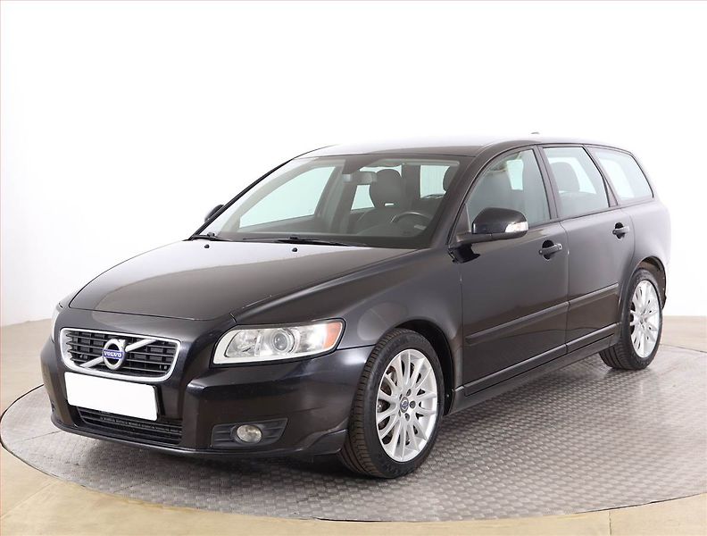 Volvo V50 (2011) D2, Tempomat, Park. senzory - fotka 2 z 16