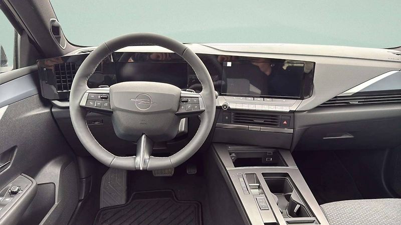 Opel Astra Edition ST Hybrid 1.2 TURBO (1 - fotka 14 z 23