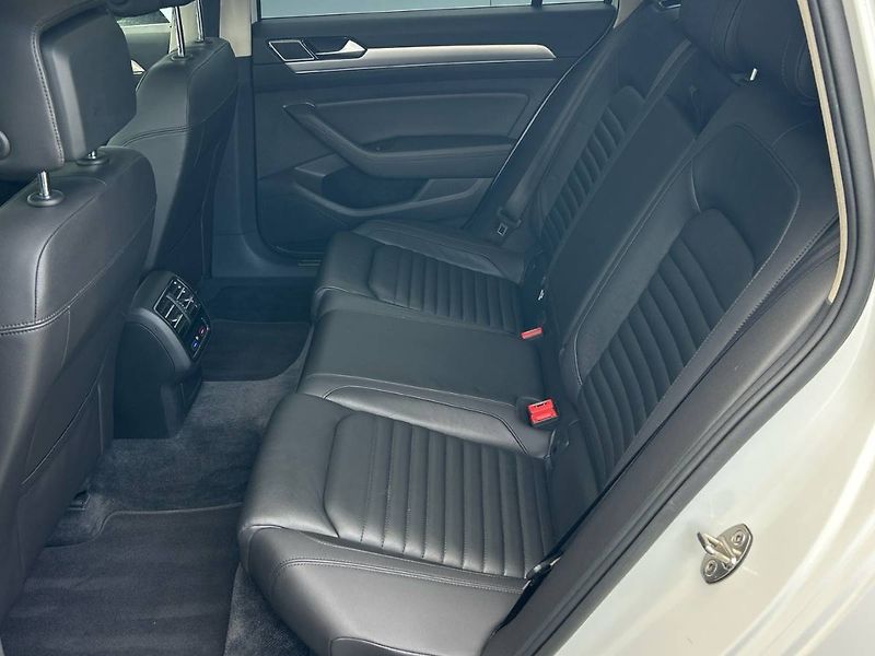 Volkswagen Passat (2015) Variant 2.0 TDI 6DSG 4MOTION A - fotka 25 z 34