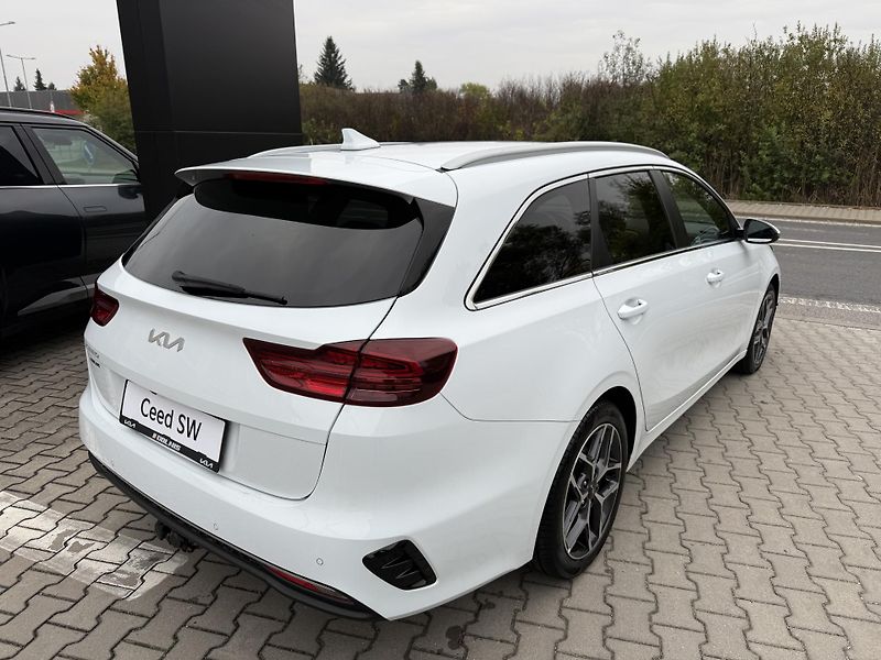 Kia Ceed SW (2021) TOP 1.5 T-GDI 7DCT 118 KW   - fotka 3 z 17