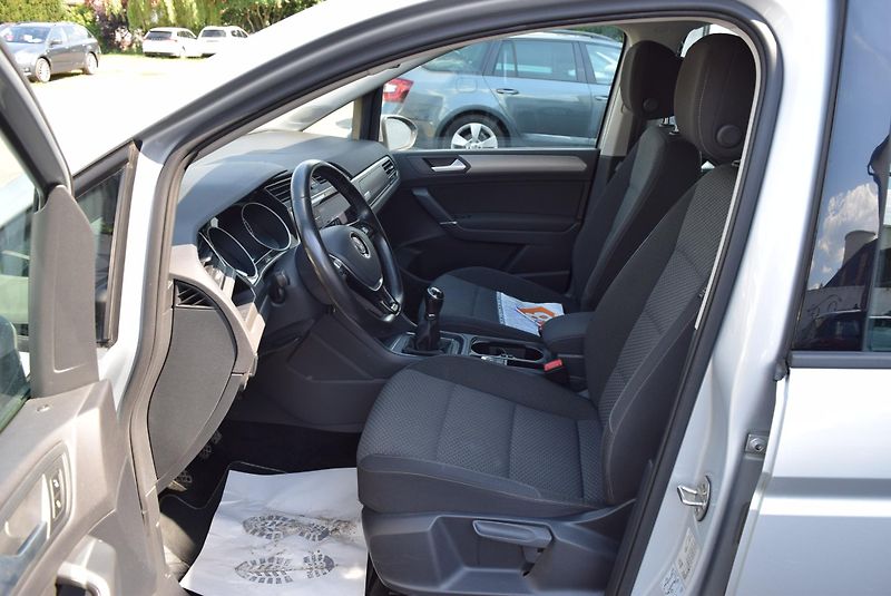 Volkswagen Touran (2019) 1.5TSI 110kw CLBMT 7MÍST TAŽNÉ - fotka 21 z 46