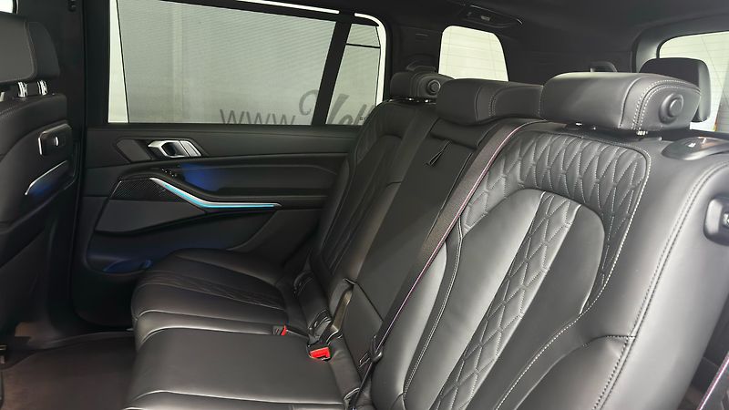BMW X7 M60i X-DRIVE / ZÁRUKA / 7 MÍST - fotka 29 z 67