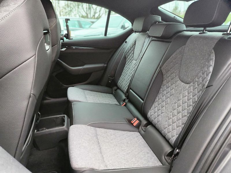 Škoda Octavia Sportline 2.0 TDI 110kw DSG - fotka 23 z 25