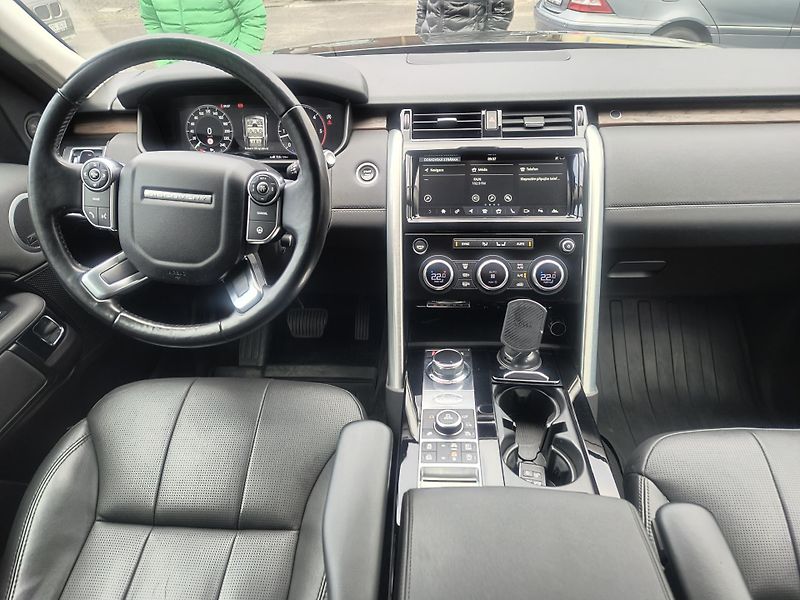 Land Rover Discovery (2018) 3.0 TD6 HSE AT 1.MAJ.ČR/VZDUCH - fotka 29 z 59