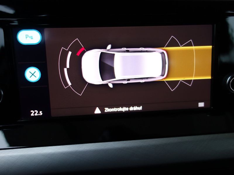 Volkswagen Golf (2021) 1.0eTSI 81kW DSG -VÝBAVA-LED - fotka 20 z 40
