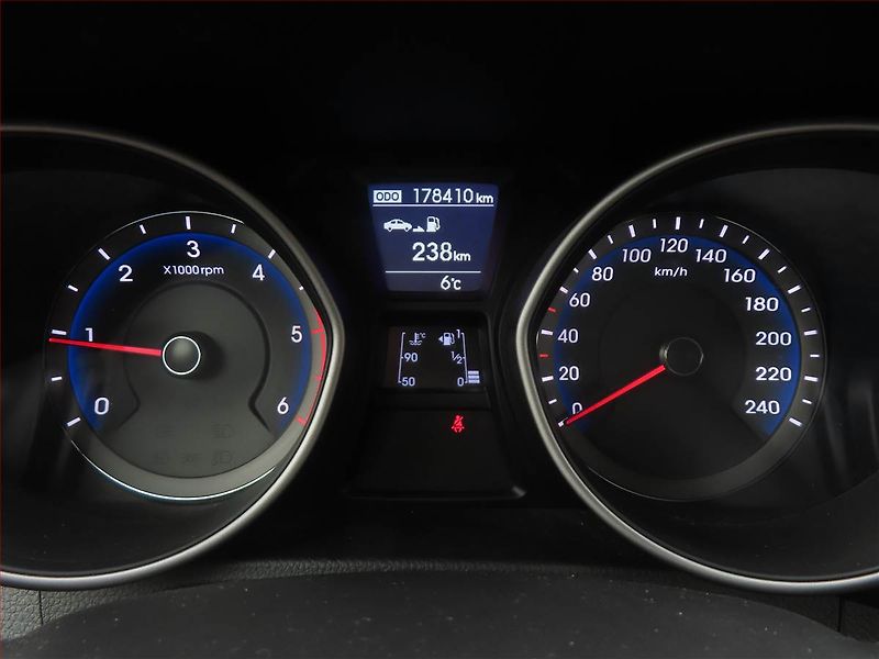 Hyundai i30 (2015) 1.6 CRDi, ČR,1.maj, Serv.kniha - fotka 11 z 15