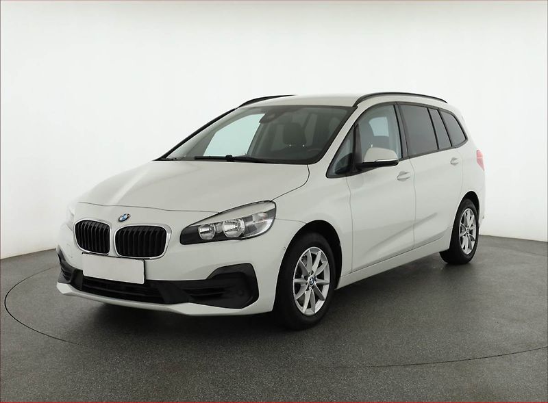 BMW Řada 2 (2018) 218i Gran Tourer, Automat - fotka 2 z 17