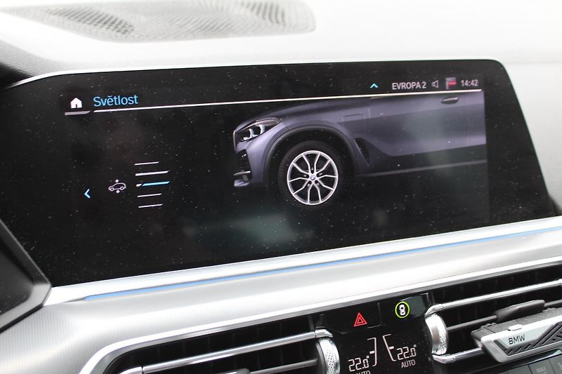 BMW X5 xDrive45e, 290kW - fotka 20 z 26