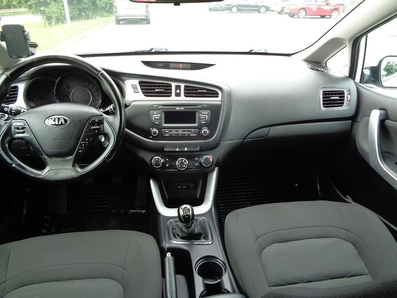Kia Ceed (2015) 1.4  CVVT,KOUPENO ČR,1.MAJITEL - fotka 8 z 12