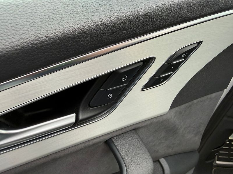 Audi Q7 S-Line  210kW Matrix - fotka 7 z 25