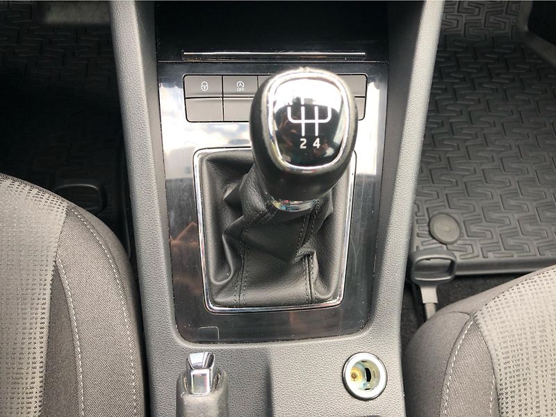 Škoda Octavia COMBI 1.6 TDi STYLE - fotka 23 z 30