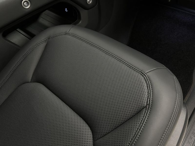 Land Rover Defender 110 D250 X-DYNAMIC SE 1. maj.  - fotka 20 z 47