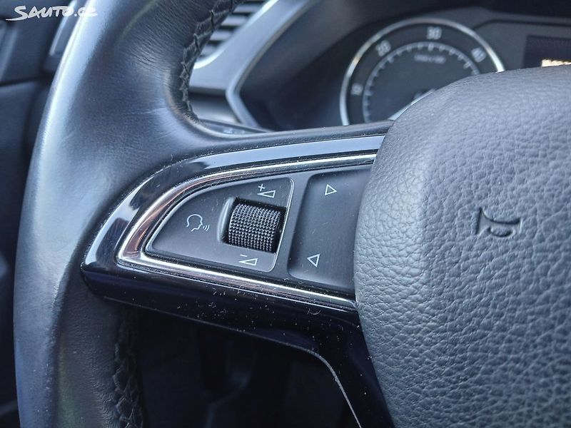 Škoda Superb 2.0 TDI 110kW - fotka 18 z 35