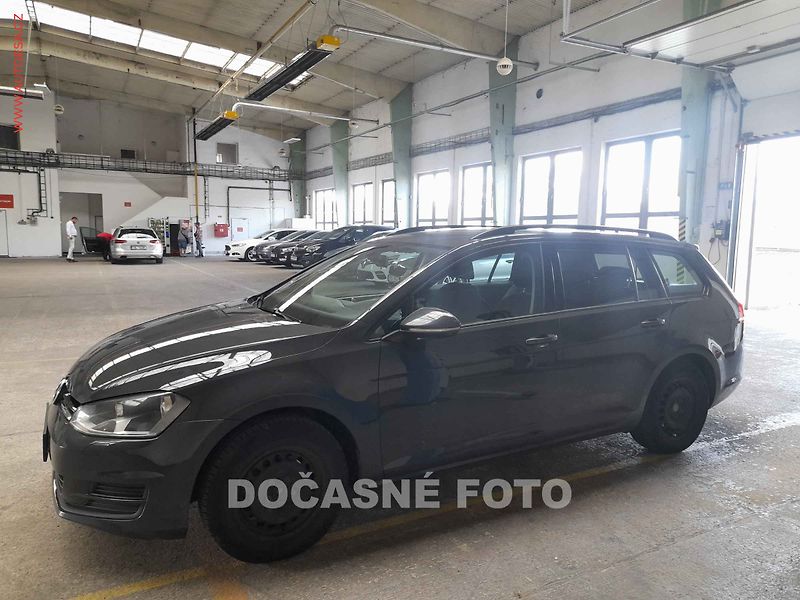 Volkswagen Golf (2015) 1.6TDi, 1.maj, AC, navi - fotka 1 z 3