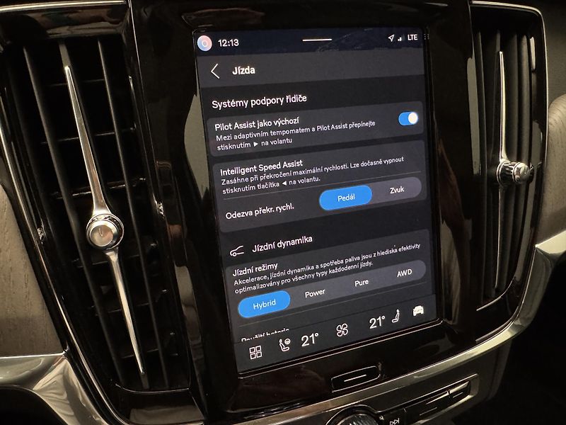 Volvo V90 T8 AWD RECHARGE ULTRA - fotka 41 z 53