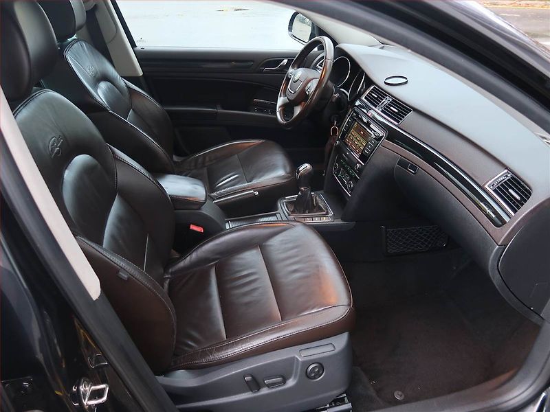 Škoda Superb (2012) Laurin&Klement 2.0 TDI, Xenony - fotka 9 z 21