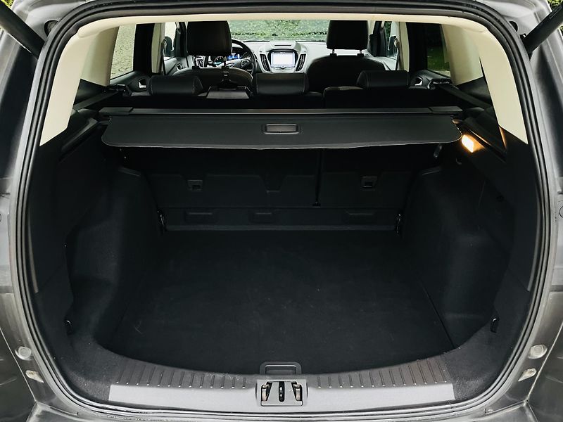 Ford Kuga 2.0TDCi MAN FACELIFT SERVISKA - fotka 20 z 45