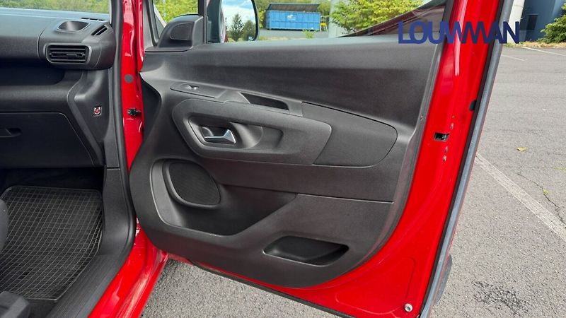 Opel Combo 1.5D LIFE - fotka 17 z 26