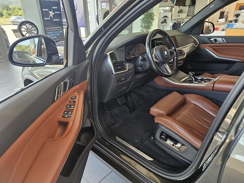 BMW X5 xDrive30d - fotka 11 z 31