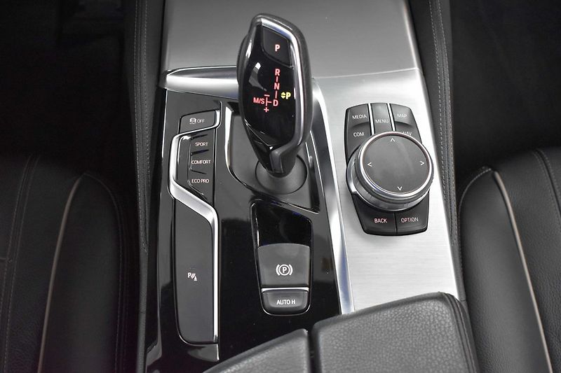 BMW Řada 5 520d LUXURY LINE*KAMERA - fotka 25 z 48
