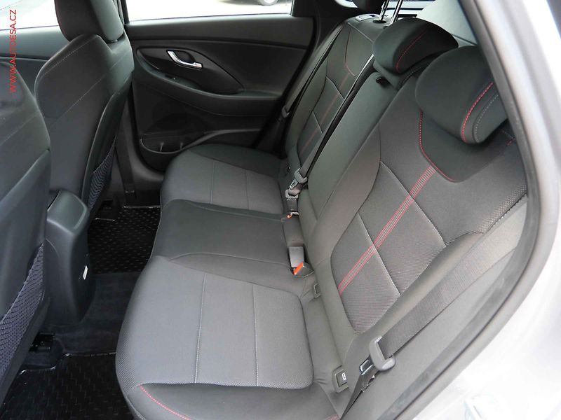 Hyundai i30 (2023) 1.5T-GDi, 1.maj,ČR, AT, LED - fotka 10 z 28